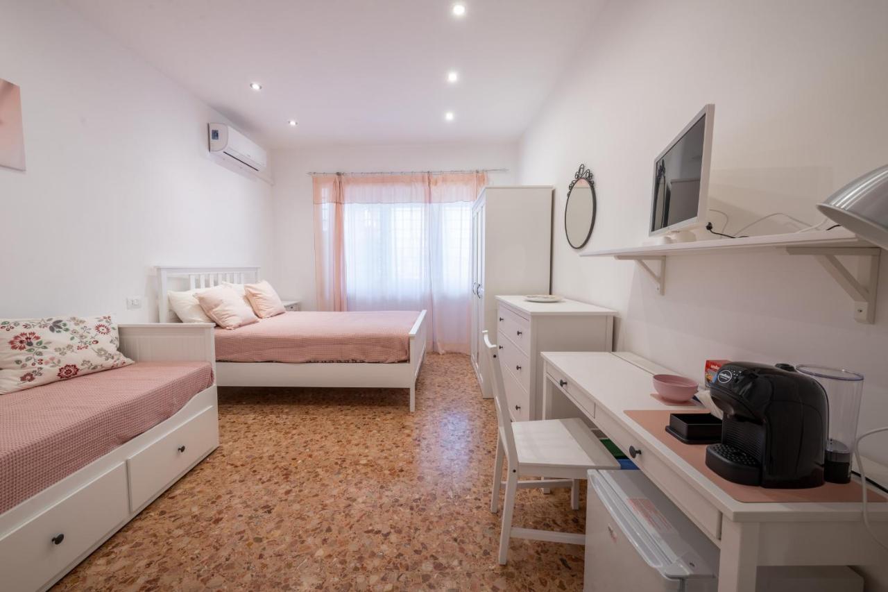 Casa Rosa Beige E Blu Lejlighed Rom Eksteriør billede